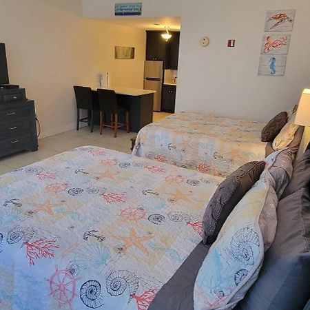 Sea Breeze, Studio 510, Beach Steps Away!+Pool+Wifi Раскін Екстер'єр фото